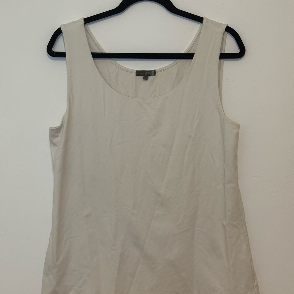 Women's White Sleeveless Top